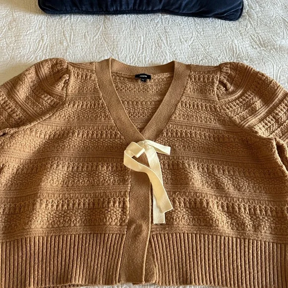 Express Tan Cardigan with Cream Bow - Picture 2 of 6